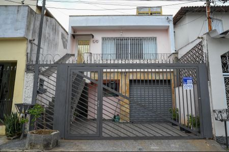 Casa à venda com 150m², 2 quartos e 2 vagas Casa à venda com 150m², 2 quartos e 2 vagasFachada