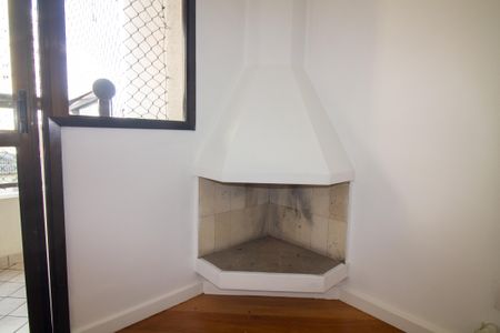Apartamento para alugar com 85m², 3 quartos e 1 vaga Apartamento para alugar com 85m², 3 quartos e 1 vagaSala - Lareira