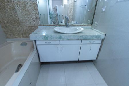 Apartamento para alugar com 377m², 4 quartos e 3 vagasBanheiro da Suite 1