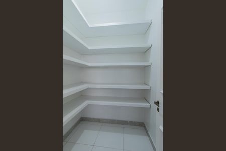 Apartamento para alugar com 377m², 4 quartos e 3 vagasDispensa