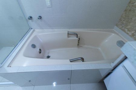 Apartamento para alugar com 377m², 4 quartos e 3 vagasBanheiro da Suite 1