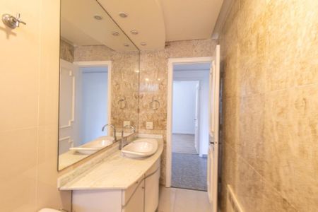 Apartamento para alugar com 377m², 4 quartos e 3 vagasBanheiro Social