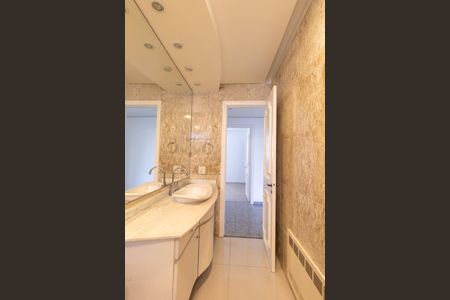 Apartamento para alugar com 377m², 4 quartos e 3 vagasBanheiro Social