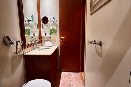 Apartamento à venda com 90m², 1 quarto e 2 vagas Apartamento à venda com 90m², 1 quarto e 2 vagasBanheiro da Suíte