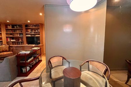Apartamento à venda com 90m², 1 quarto e 2 vagas Apartamento à venda com 90m², 1 quarto e 2 vagasSala