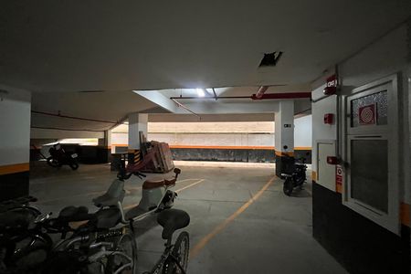 Apartamento à venda com 90m², 1 quarto e 2 vagas Apartamento à venda com 90m², 1 quarto e 2 vagasGaragem e bicicletário