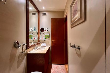 Apartamento à venda com 90m², 1 quarto e 2 vagas Apartamento à venda com 90m², 1 quarto e 2 vagasBanheiro da Suíte