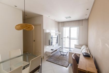 Sala  de apartamento para alugar com 1 quarto, 56m² em Jardim Tupanci, Barueri