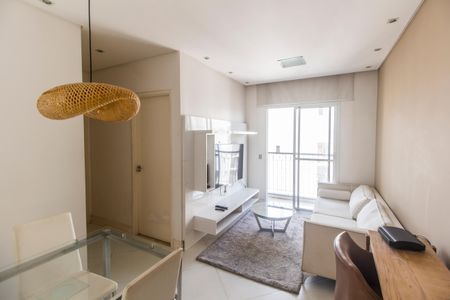 Sala  de apartamento para alugar com 1 quarto, 56m² em Jardim Tupanci, Barueri