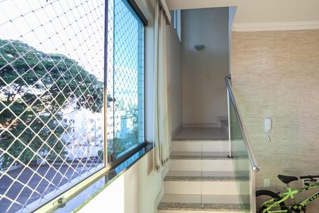 Apartamento para alugar com 173m², 4 quartos e 2 vagasEscada