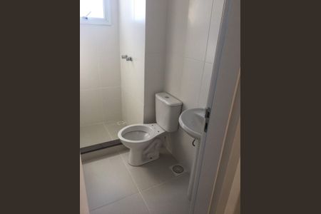 Banheiro de apartamento à venda com 2 quartos, 50m² em Ipanema, Porto Alegre