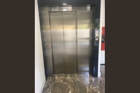 Área externa de apartamento à venda com 2 quartos, 50m² em Ipanema, Porto Alegre