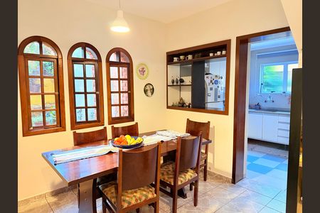 Casa para alugar com 220m², 3 quartos e 3 vagasSala