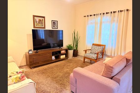 Casa para alugar com 220m², 3 quartos e 3 vagasSala