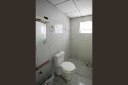 Banheiro de casa para alugar com 1 quarto, 28m² em Vila Bancaria, São Paulo