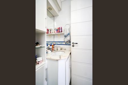 Apartamento à venda com 74m², 3 quartos e 2 vagasBanheiro da suíte