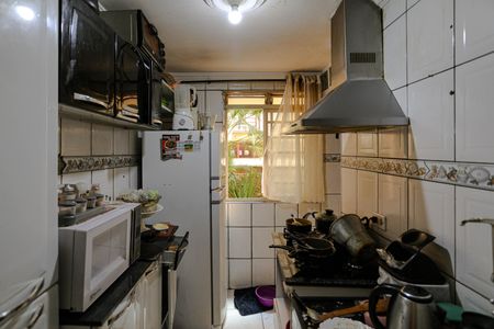 Cozinha de apartamento para alugar com 2 quartos, 45m² em Jardim Bela Vista, Mogi das Cruzes