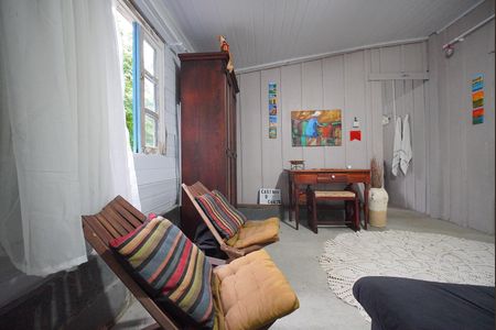 Sala de casa para alugar com 1 quarto, 61m² em Canto da Lagoa, Florianópolis