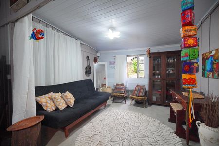 Sala de casa para alugar com 1 quarto, 61m² em Canto da Lagoa, Florianópolis