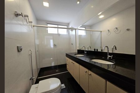 Apartamento à venda com 216m², 4 quartos e 3 vagasBanho suíte
