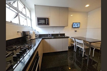 Apartamento à venda com 216m², 4 quartos e 3 vagasCozinha