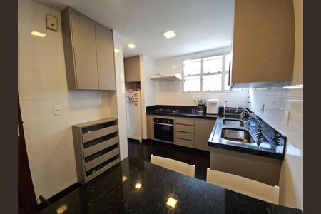 Apartamento à venda com 216m², 4 quartos e 3 vagasCozinha