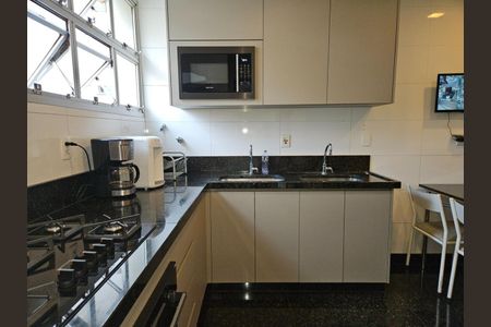 Apartamento à venda com 216m², 4 quartos e 3 vagasCozinha