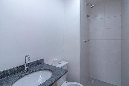 banheiro social_1 de apartamento para alugar com 2 quartos, 50m² em Vila Vermelha, São Paulo