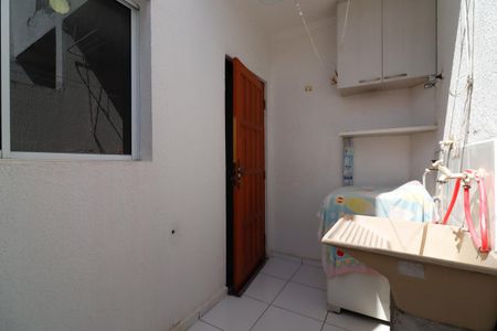 Casa de condomínio à venda com 57m², 2 quartos e 1 vagaÁrea de Serviço