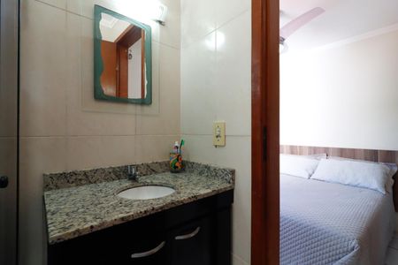 Casa de condomínio à venda com 57m², 2 quartos e 1 vagaBanheiro da Suíte 1