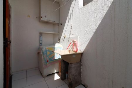 Casa de condomínio à venda com 57m², 2 quartos e 1 vagaÁrea de Serviço