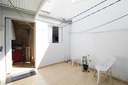 Casa para alugar com 110m², 2 quartos e 1 vagaQuintal