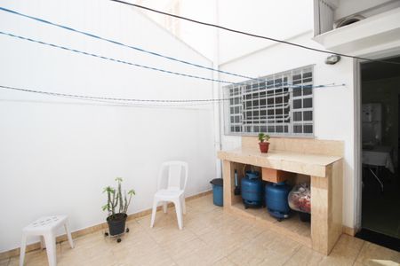 Casa para alugar com 110m², 2 quartos e 1 vagaQuintal