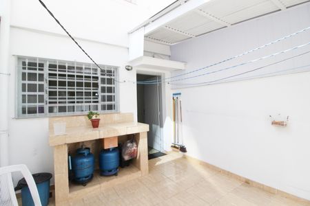 Casa para alugar com 110m², 2 quartos e 1 vagaQuintal