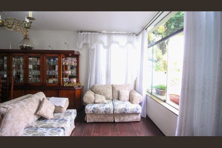 Casa para alugar com 3 quartos, 200m² em Jardim Avelino, São Paulo