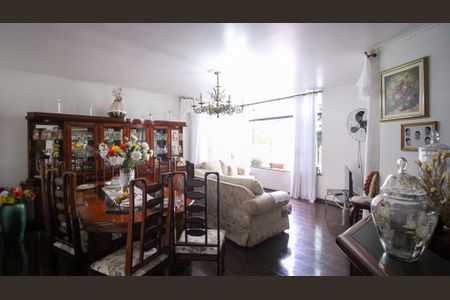 Casa para alugar com 3 quartos, 200m² em Jardim Avelino, São Paulo