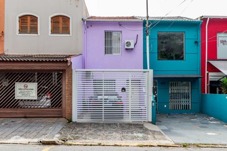 Casa à venda com 120m², 2 quartos e 1 vaga Casa à venda com 120m², 2 quartos e 1 vagaFachada