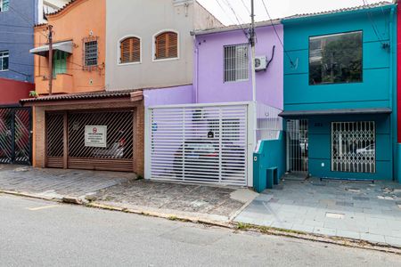 Casa à venda com 120m², 2 quartos e 1 vaga Casa à venda com 120m², 2 quartos e 1 vagaFachada