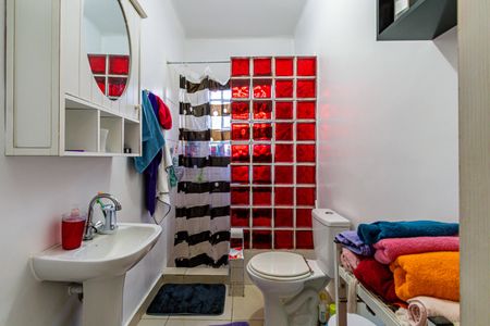 Banheiro de casa à venda com 2 quartos, 120m² em Pompeia, São Paulo