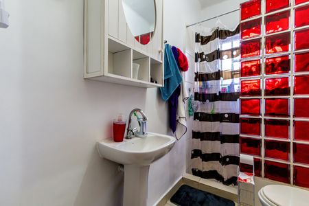 Casa à venda com 120m², 2 quartos e 1 vaga Casa à venda com 120m², 2 quartos e 1 vagaBanheiro