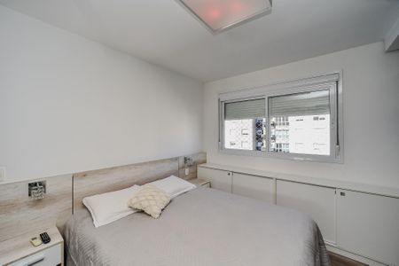 Suíte de apartamento para alugar com 2 quartos, 70m² em Chácara das Pedras, Porto Alegre