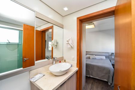 Apartamento para alugar com 70m², 2 quartos e 1 vaga Apartamento para alugar com 70m², 2 quartos e 1 vagaBanheiro da Suíte