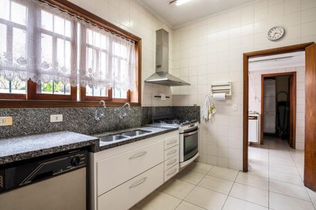 Casa à venda com 4 quartos, 300m² em Jardim das Bandeiras, São Paulo