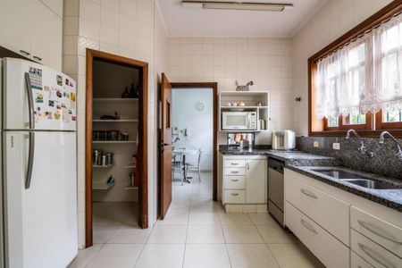Casa à venda com 300m², 4 quartos e 4 vagas