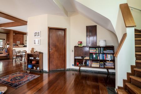 Casa à venda com 4 quartos, 300m² em Jardim das Bandeiras, São Paulo