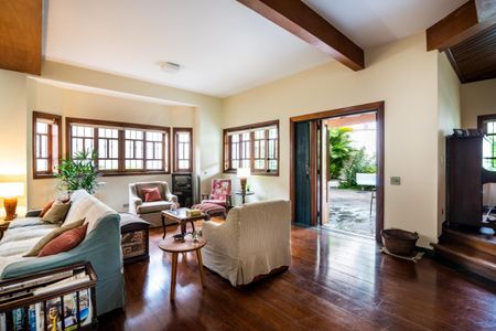 Casa à venda com 300m², 4 quartos e 4 vagas