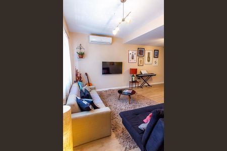 Casa à venda com 3 quartos, 214m² em Vila Mariana, São Paulo