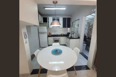 Casa de condomínio à venda com 104m², 3 quartos e 2 vagas