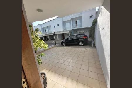 Casa de condomínio à venda com 104m², 3 quartos e 2 vagas