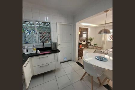 Casa de condomínio à venda com 104m², 3 quartos e 2 vagas